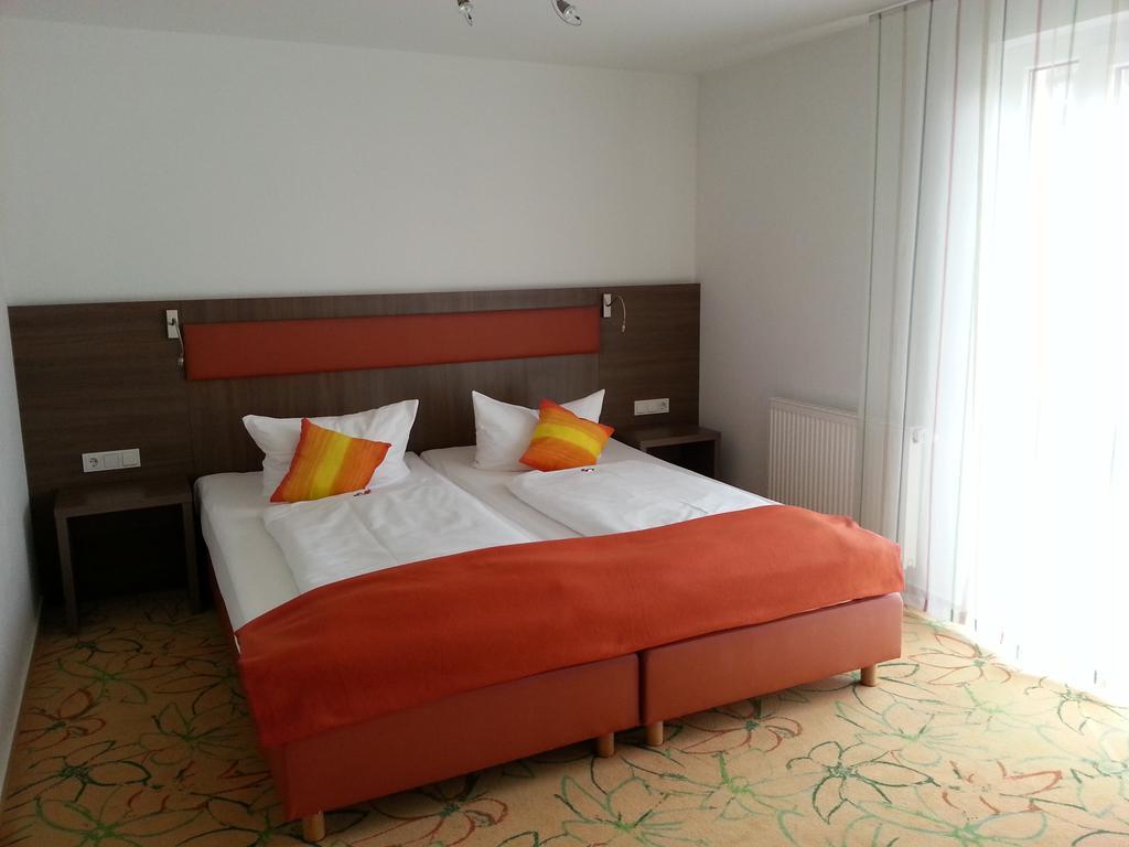 Aviva Hotel